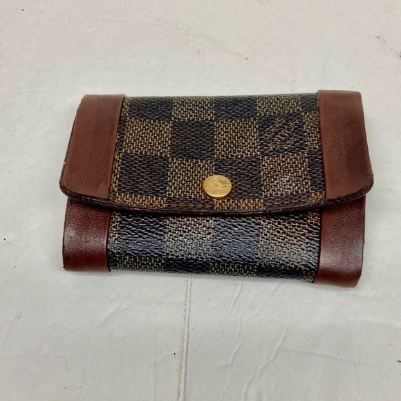 Louis Vuitton, Damier Ebene 6-Hooks Key Case - Picture 5 of 12